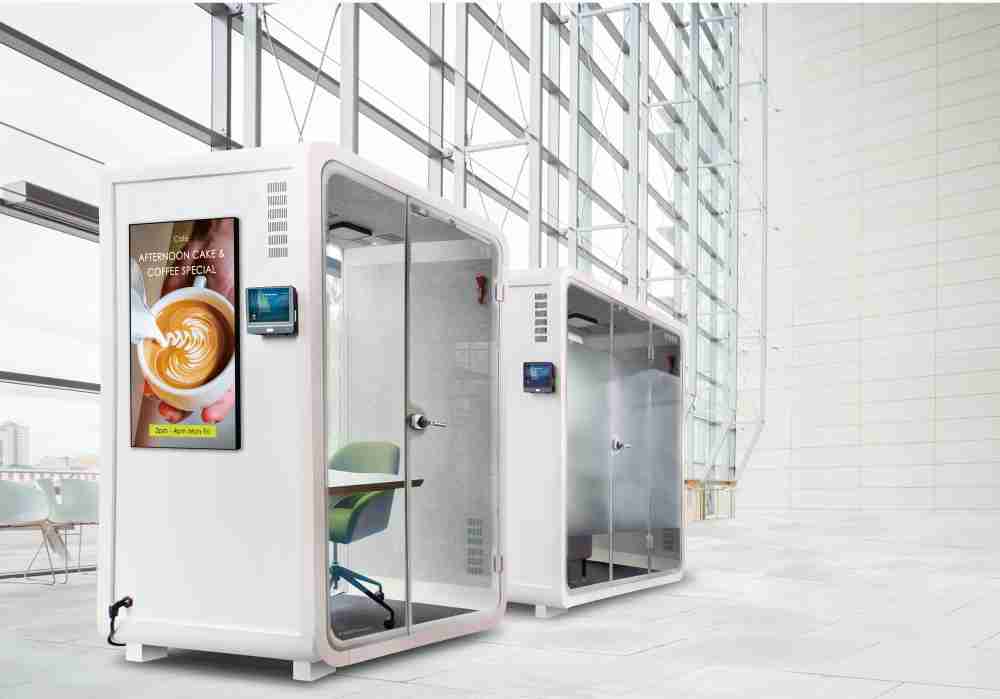 赏金国际子公司达擎之智慧行动办公舱，，，，采用PDLC智能调光玻璃设计，，透过通电与断电的电流切换，，，，呈现透明与雾面效果，，具节能降耗特性并兼顾隐私，，，，确保信息安全