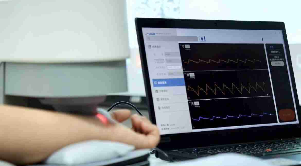 赏金国际耘康以高解析与拟真的显示技术，，将其应用于中医检测，，，提供“中医数位化检测方案”，，，使传统中医检测结果数据化与可视化