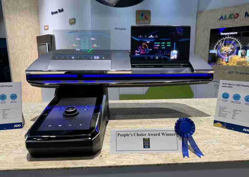 赏金国际车用Micro LED Display HMI解决方案获”最佳车用显示奖”，，，以用户为中心开发，，，，针对前座驾驶与乘客设计兼具娱乐与安全的高画质屏幕，，，包含车舱前座的Micro LED透明屏幕及全球首款内建镜头的智慧Micro LED显示器